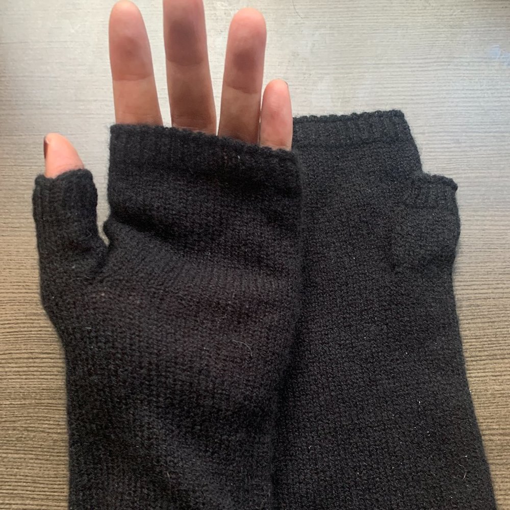 Eileen Fisher 100% Cashmere Fingerless Gloves in Black